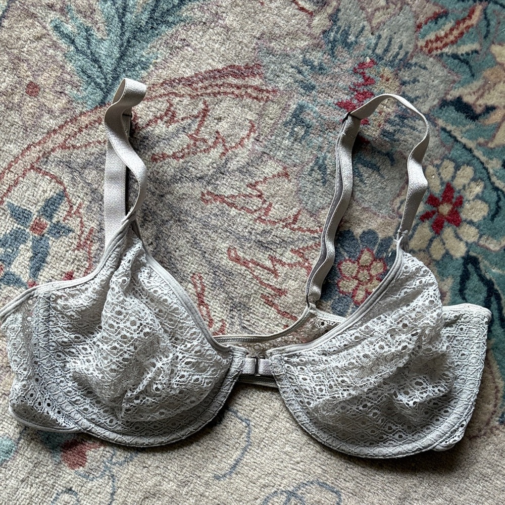 NWOT GAP Lace Underwire Bra - Light Gray